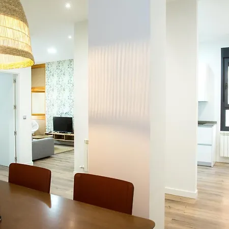 Elegante Laud1 - Nuevo/familia/wifi/tv Apartamento